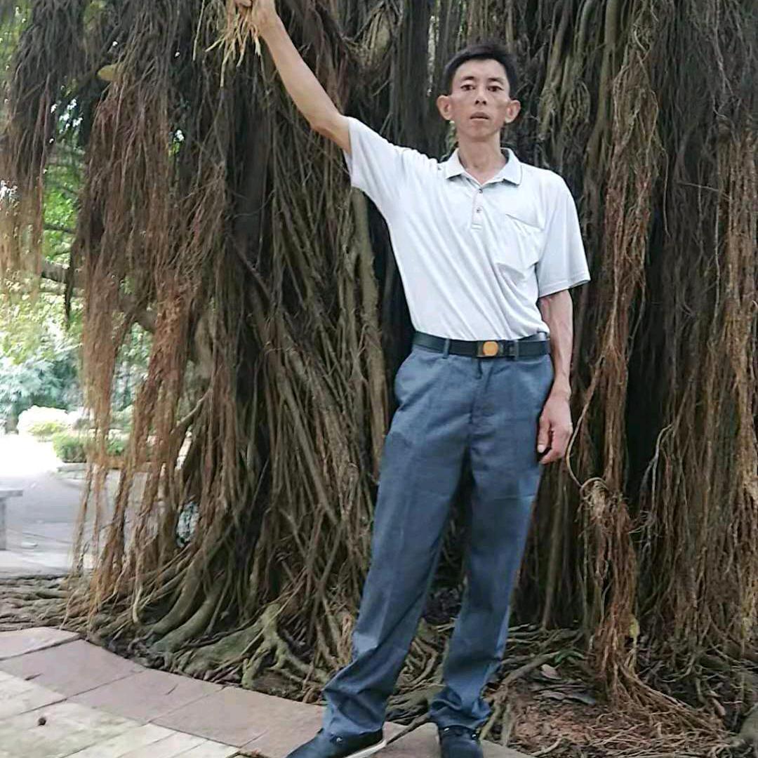 我是一个快乐的单身父亲又当爹来又当妈。