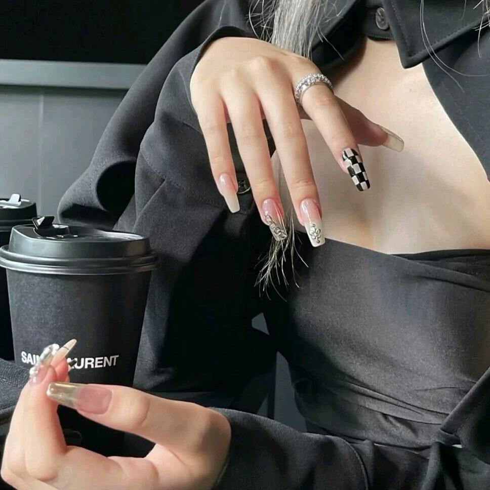 芊变美甲工作室