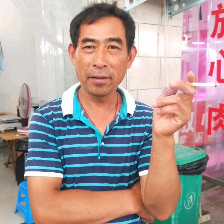 黄哥  每晚八点二十开播