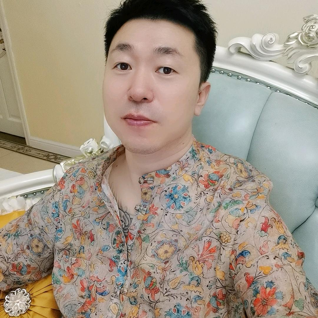 爱玩英雄联盟的菜大叔
