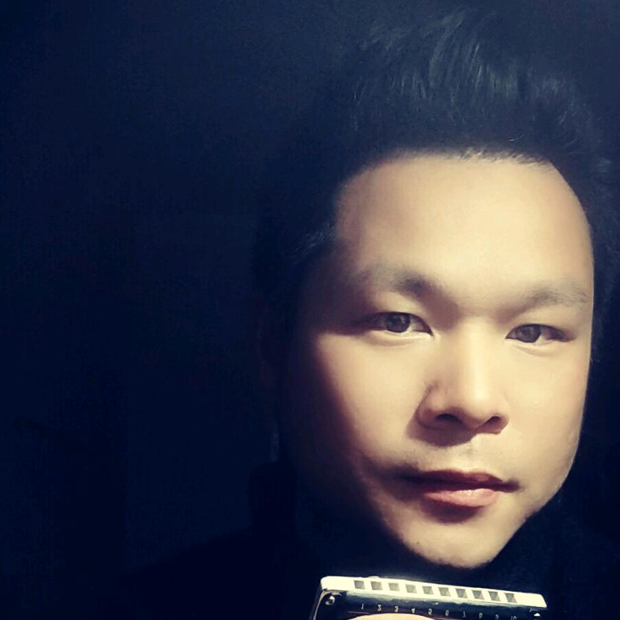 爱吹曲的阿乐
