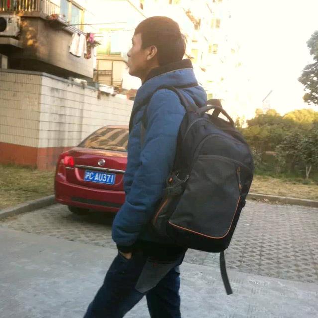 就沉默不说话