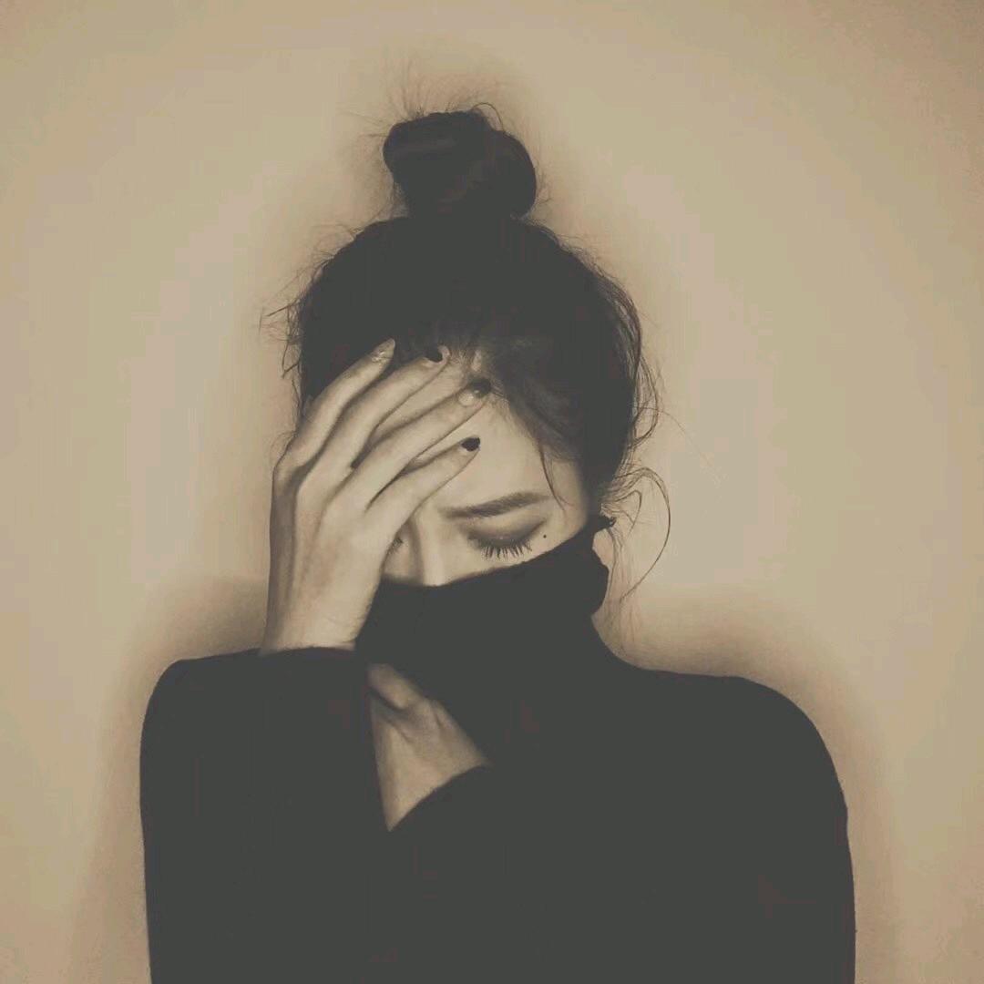 微笑掩盖不住伤痛【连赞拉黑】