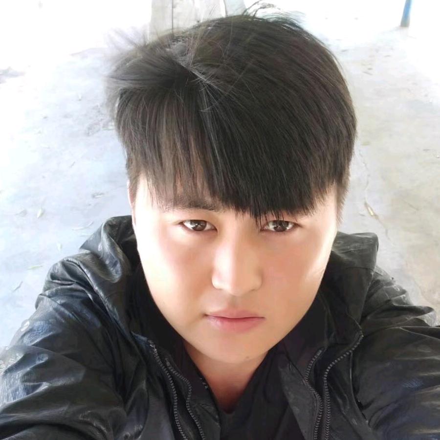 修货车的小男孩