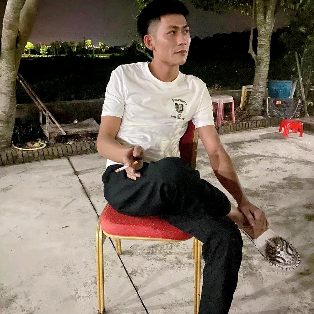东门伟