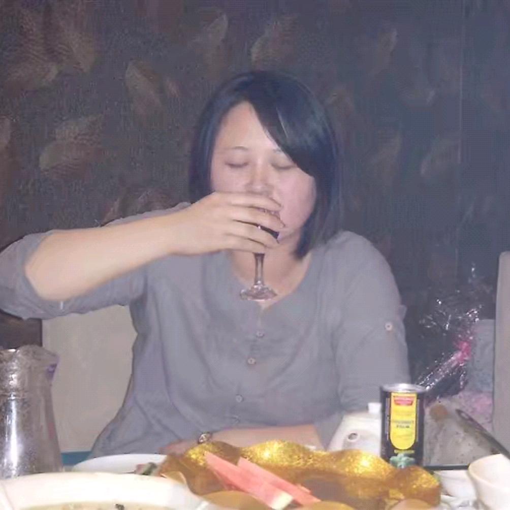 烟酒红唇