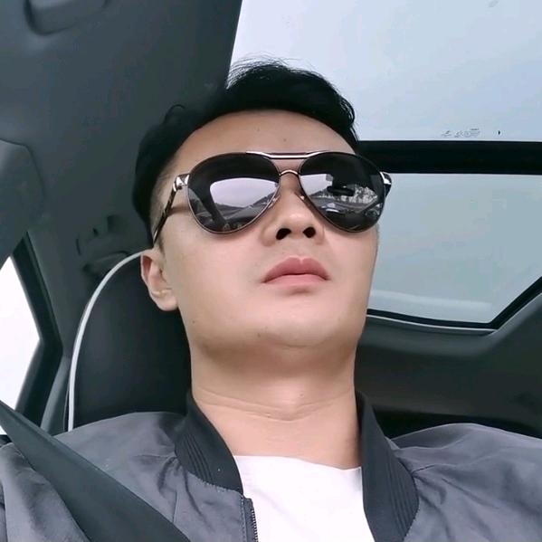 李哥养犬
