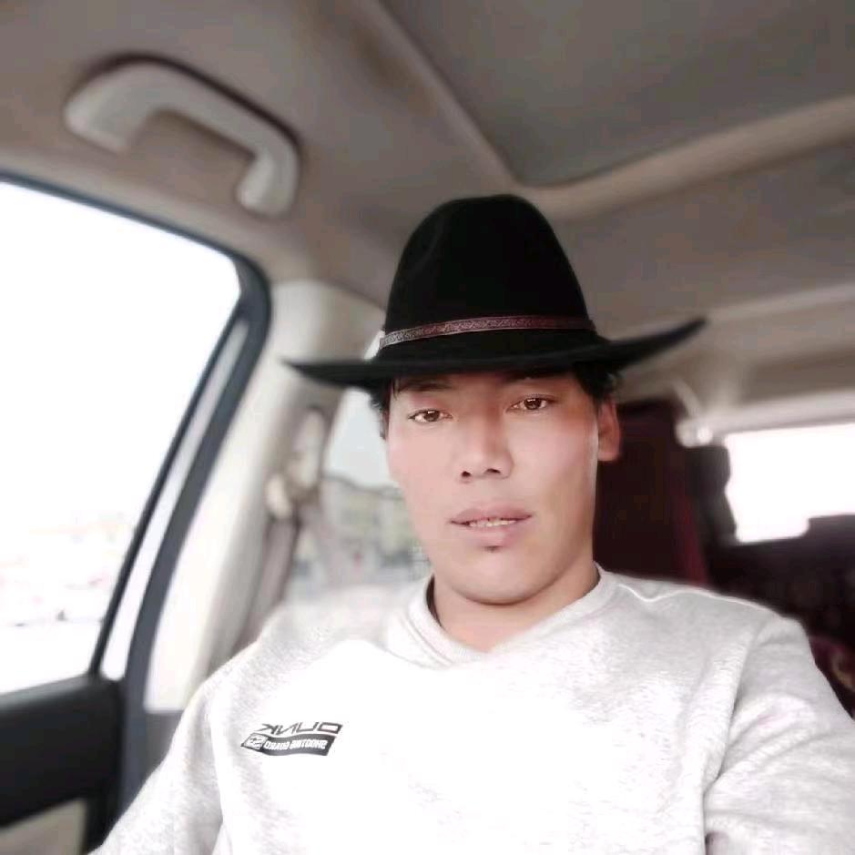 草原的男
