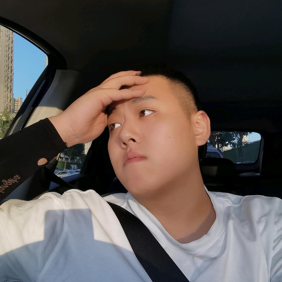 好帅一男的.