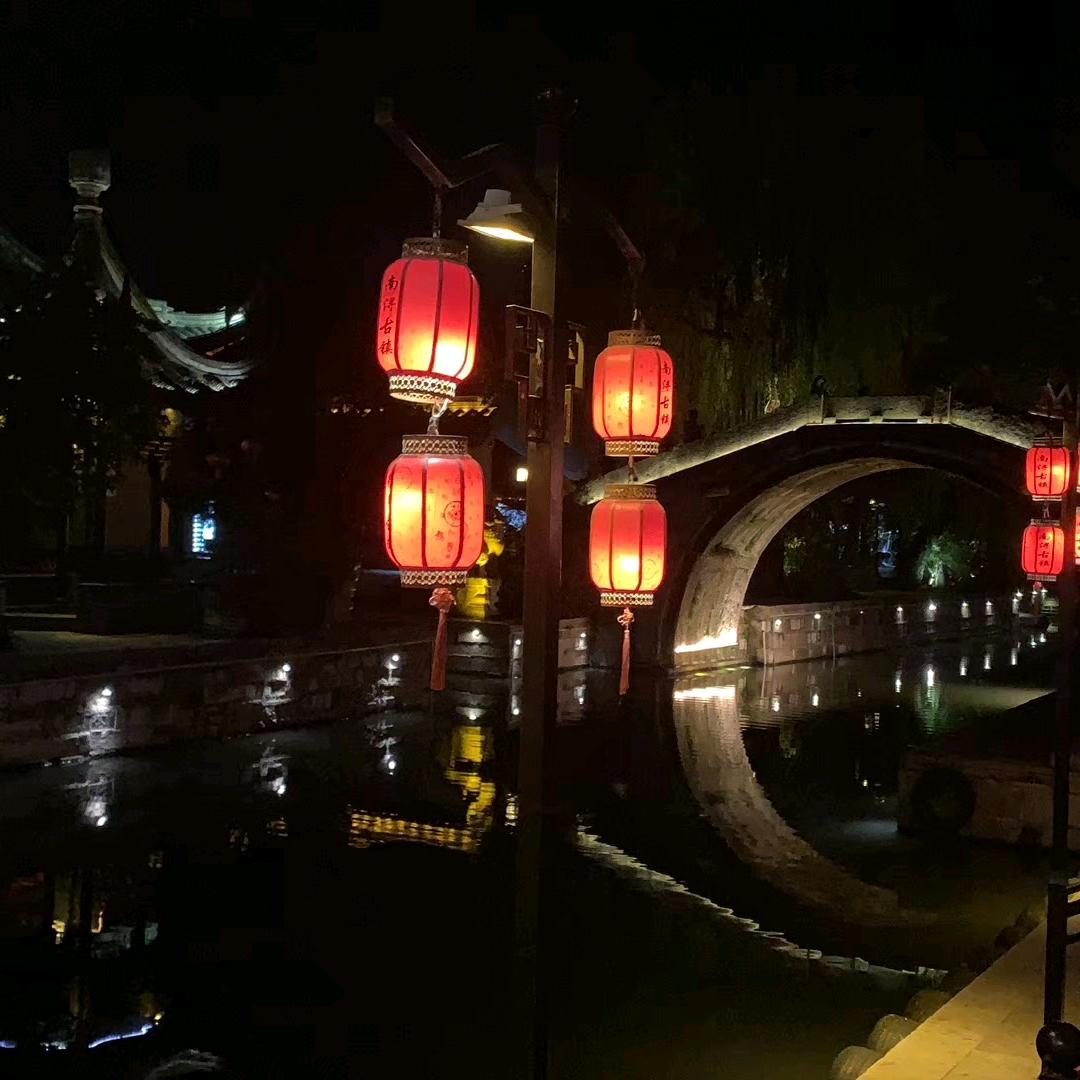 只喝烈酒不谈过往