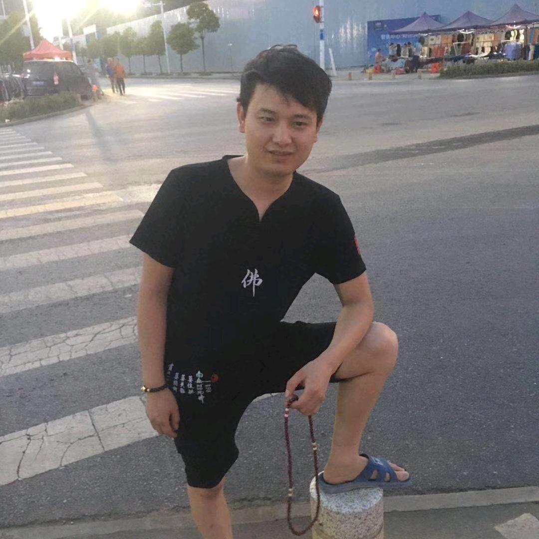 一个会翻花花的男人