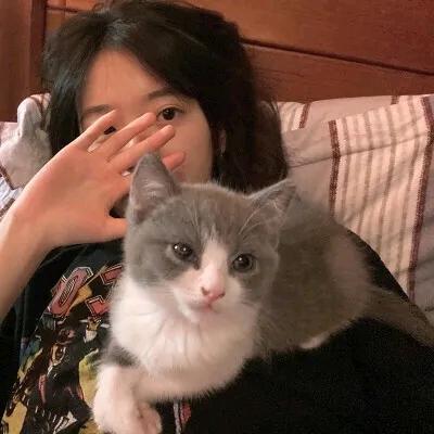 彤彤.