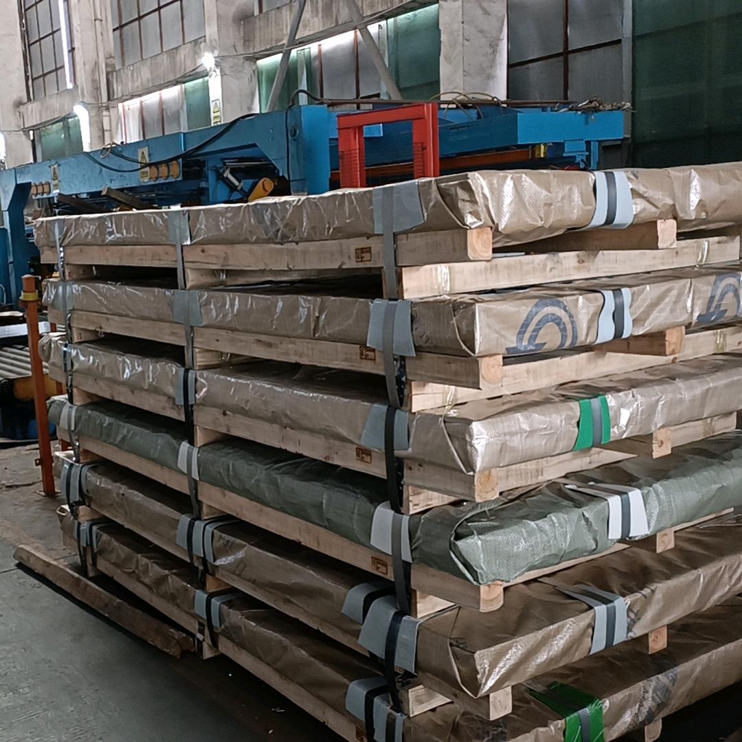 镀锌板与冷板散板为主