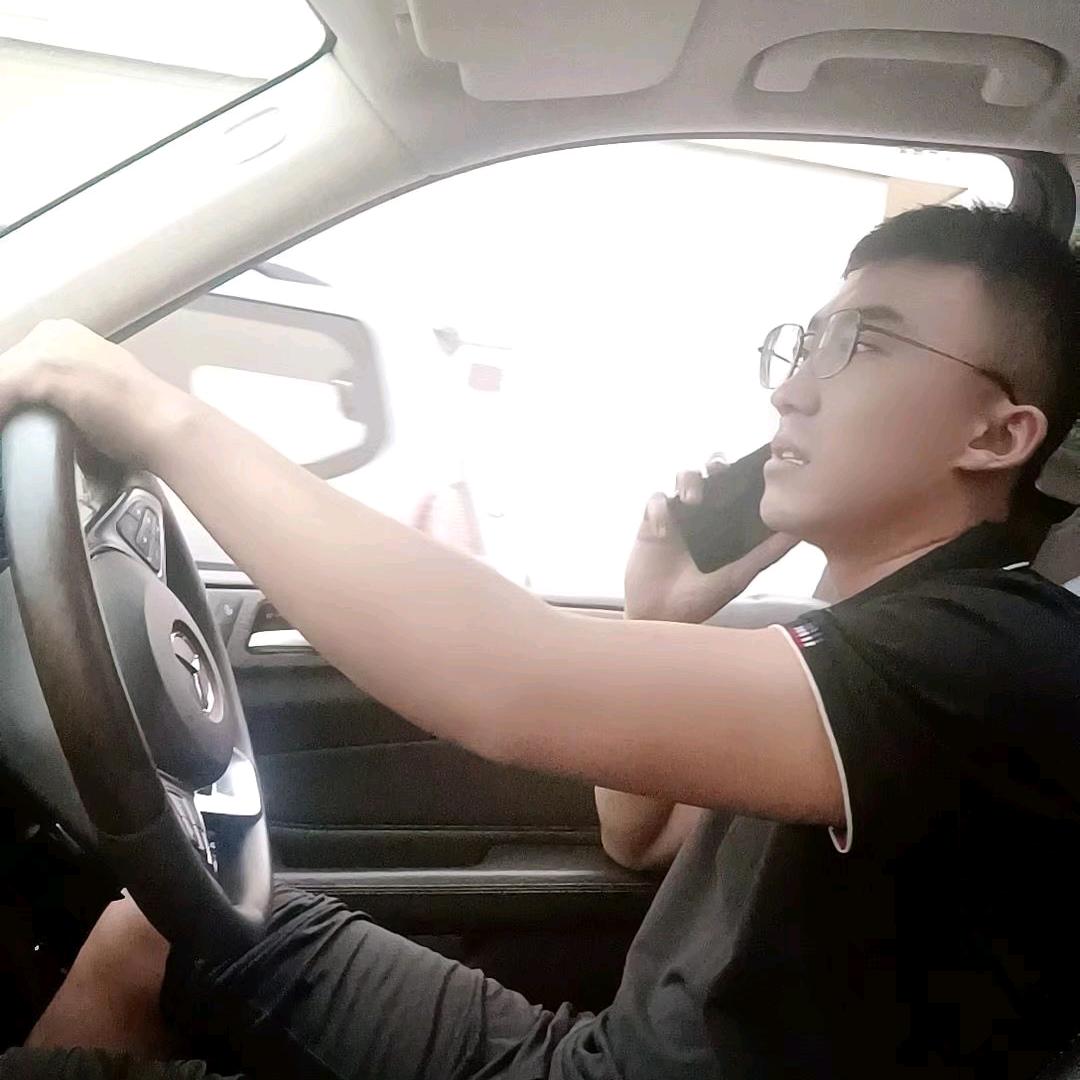 卖阀门的小哥哥