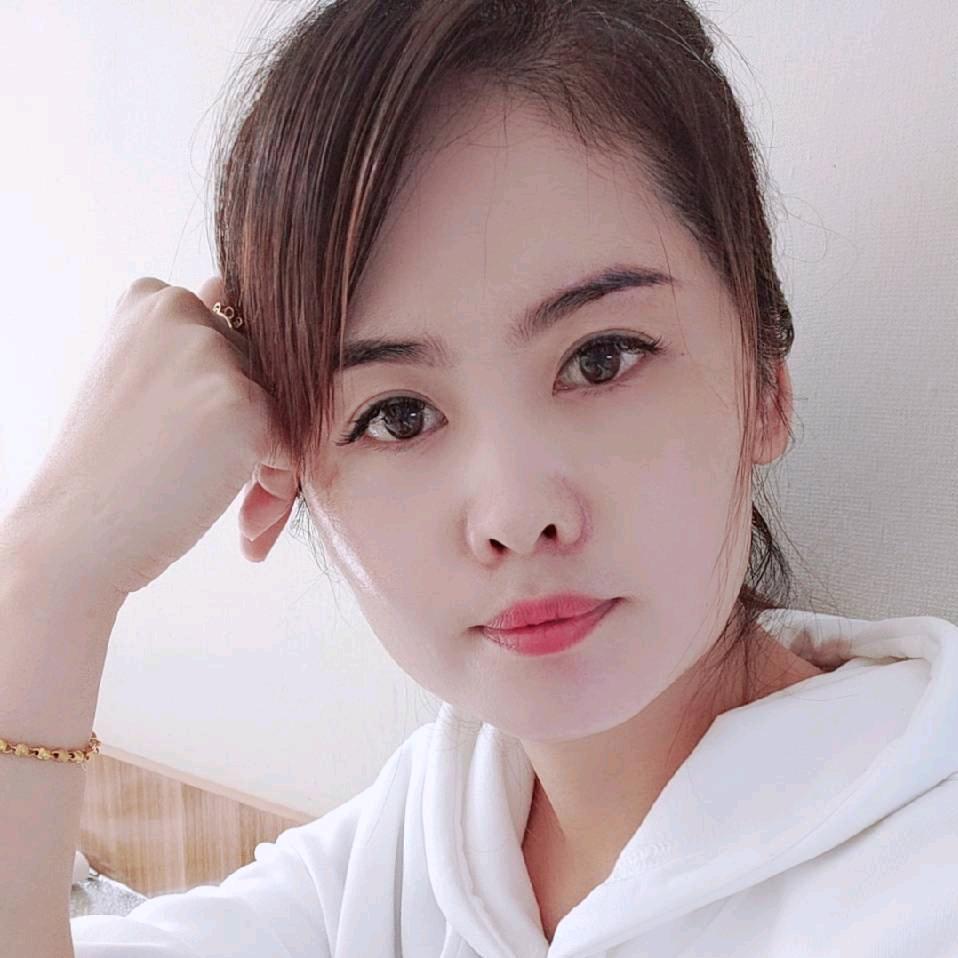 开眼镜店的小姐姐