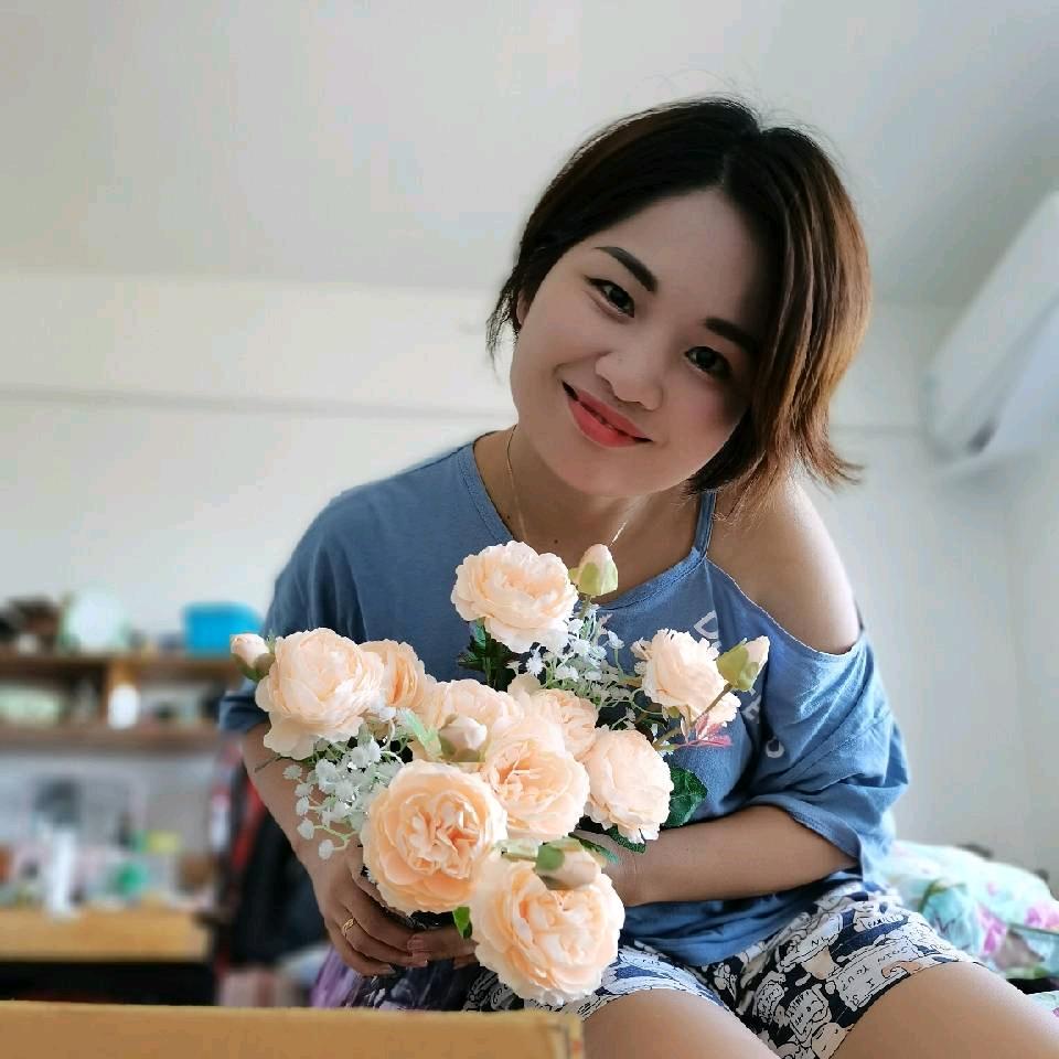 8月