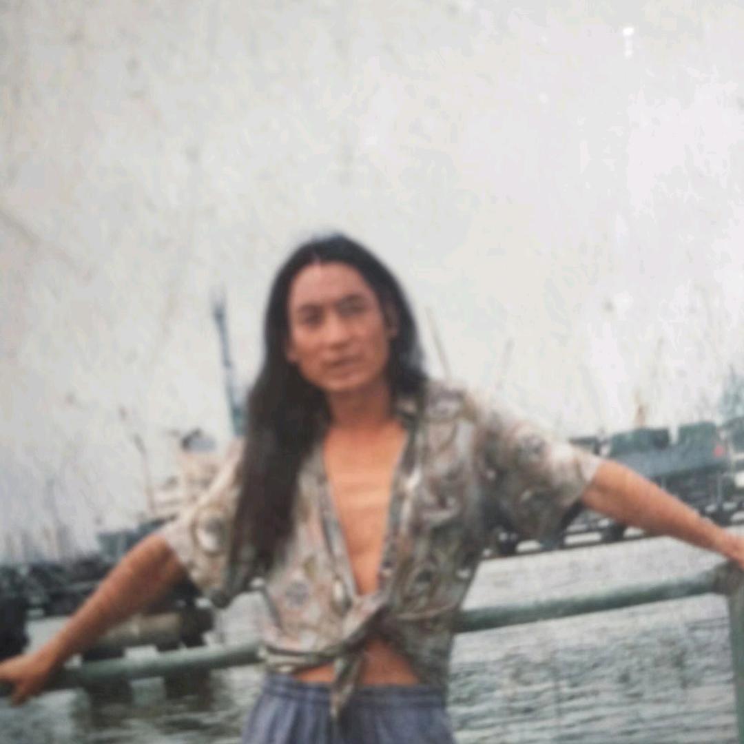 长发笨人（痴人菊意）