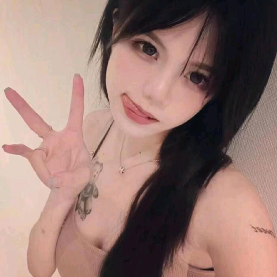陈嘉静.