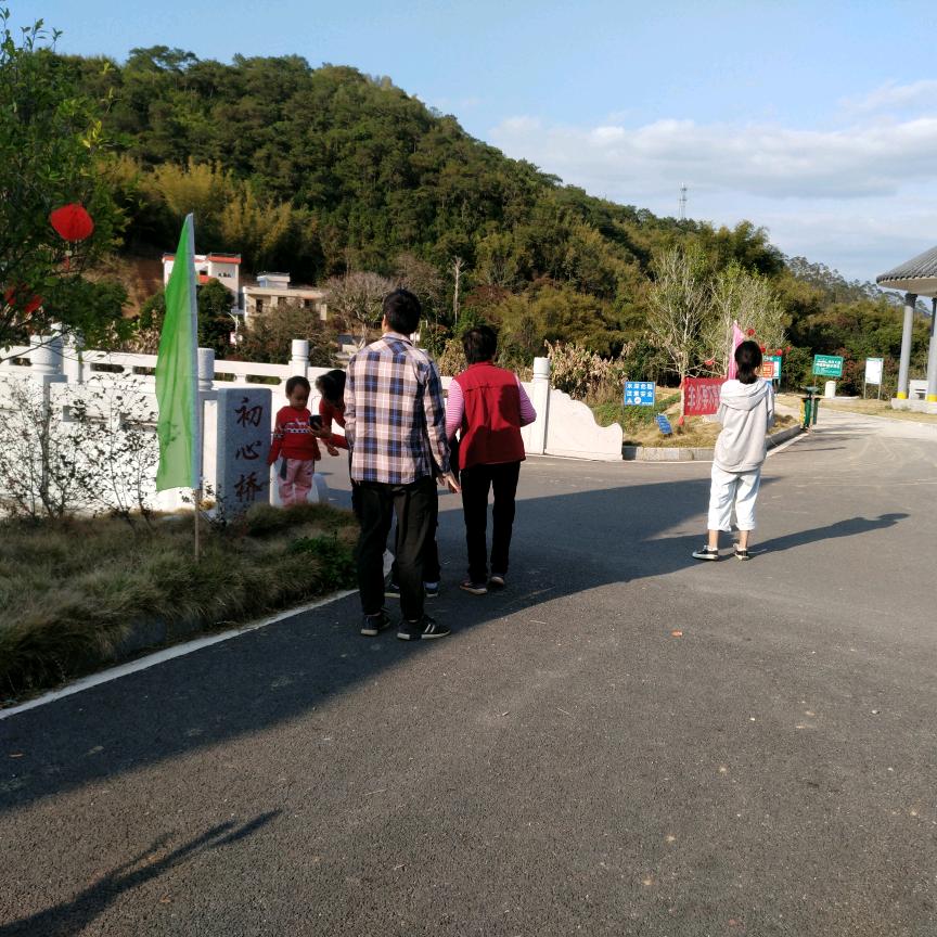 我妈妈说名字太长会有傻子跟着念