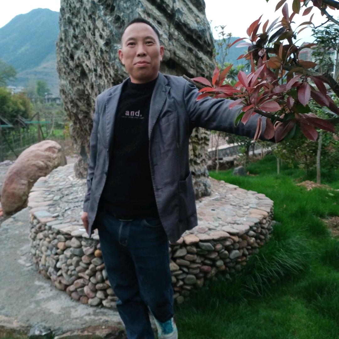 移动餐厅卖鸡鸭小曹