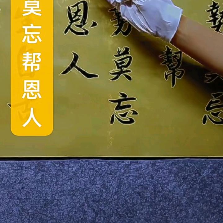 金***