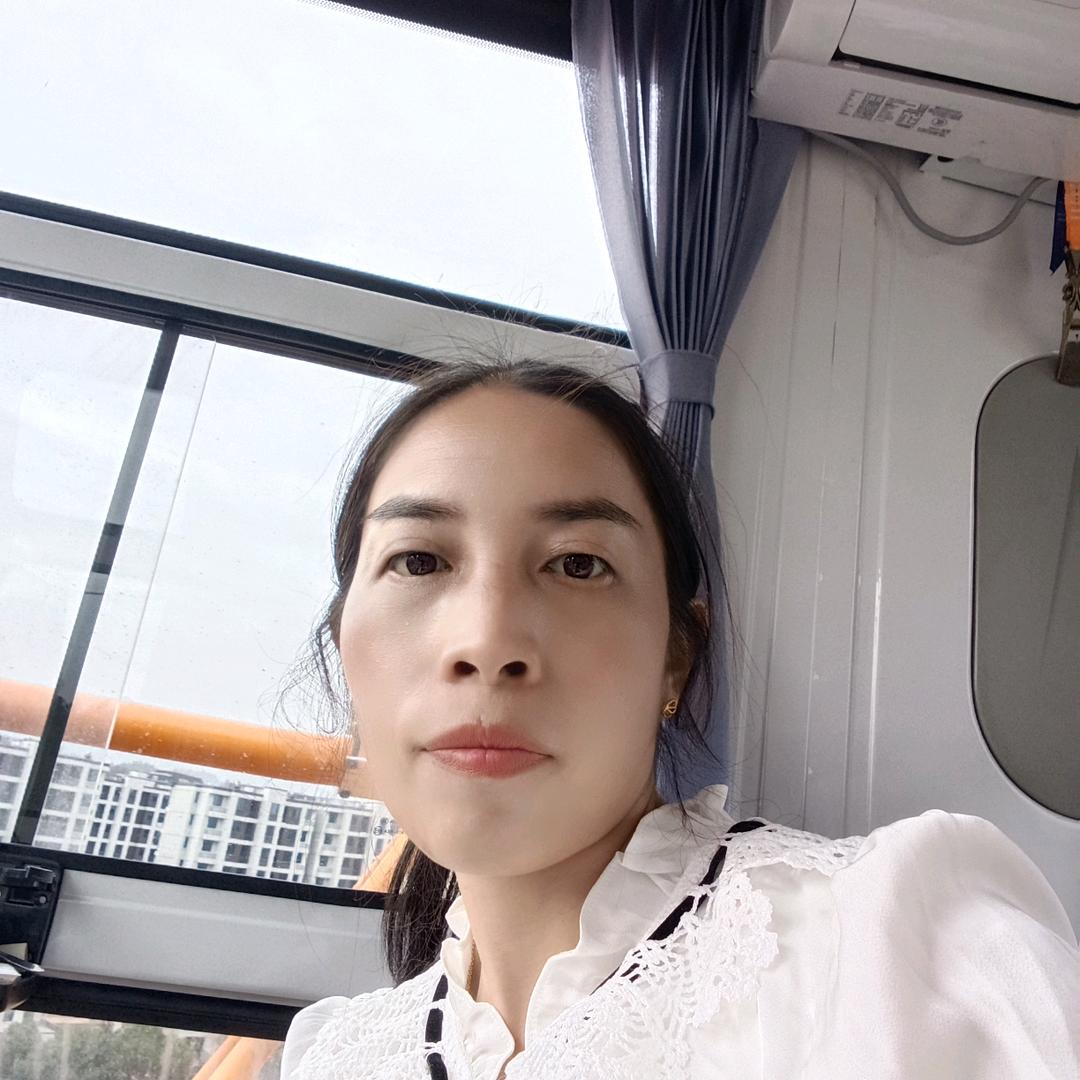 开塔吊的小姐姐