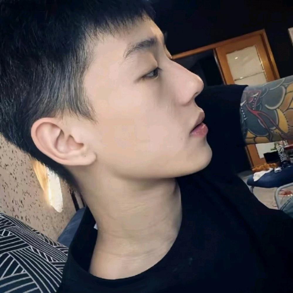 比背心.还贴心的男人