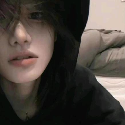 睡觉男孩（卷卷）
