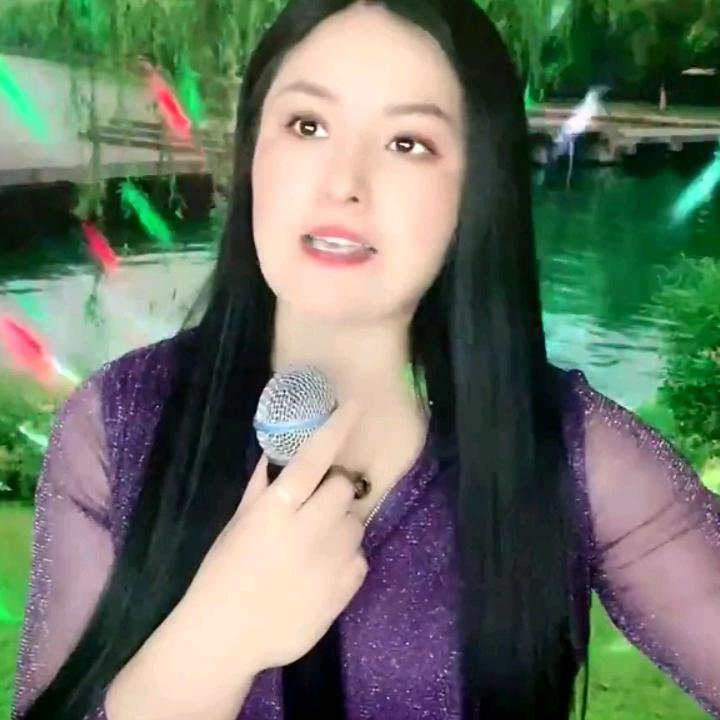 坐在坟头上，调戏鬼。