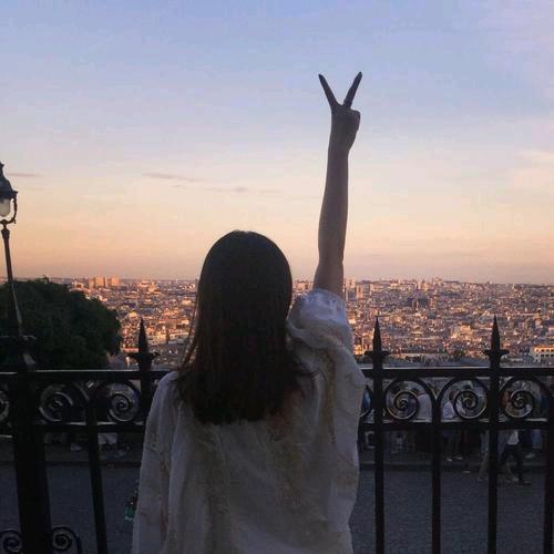 爱唱歌的小女孩