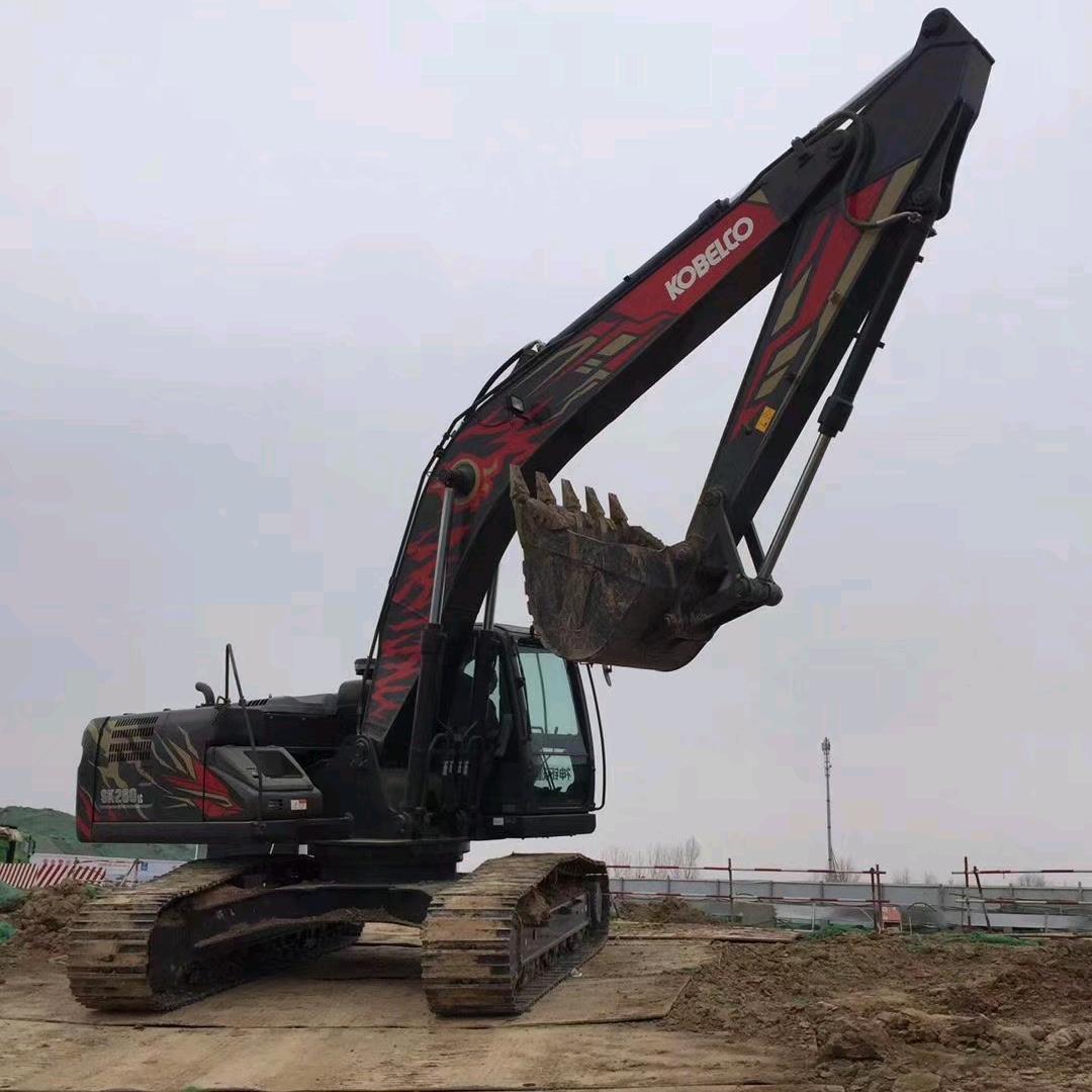 开挖机的小李子