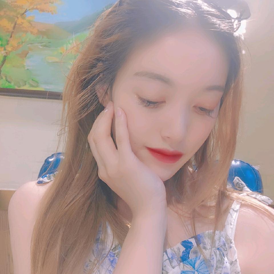 莹莹睡醒了~