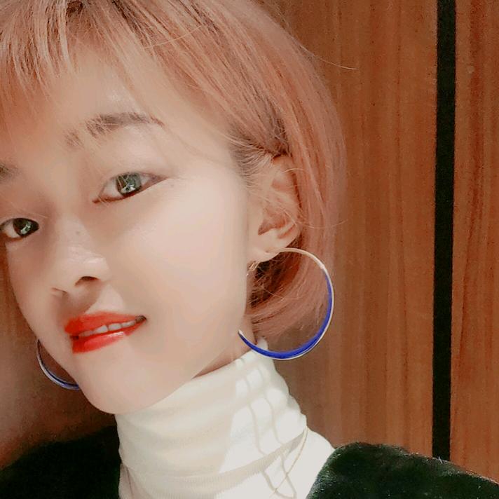 摆外摊的小英