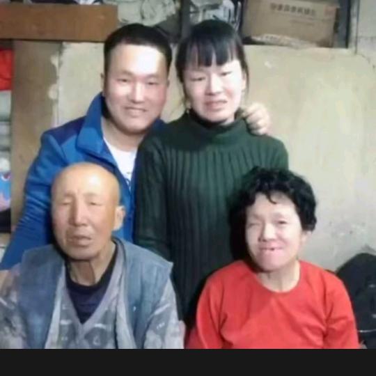 辉辉一家人