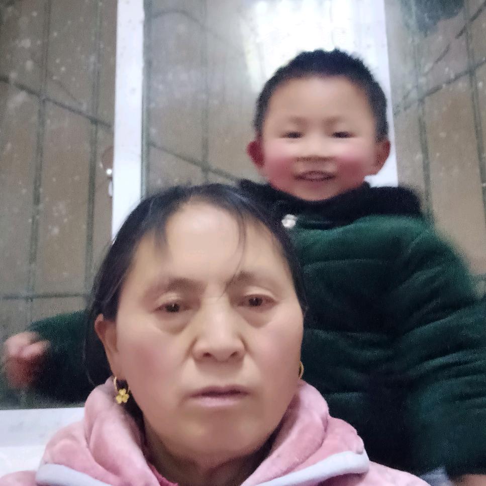 胡潘英