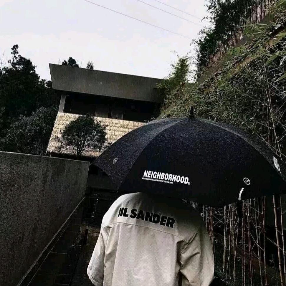 墨羽逸尘