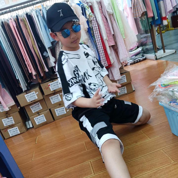 漂亮宝贝童装店