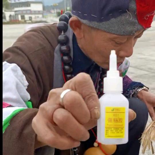 佬何胶油