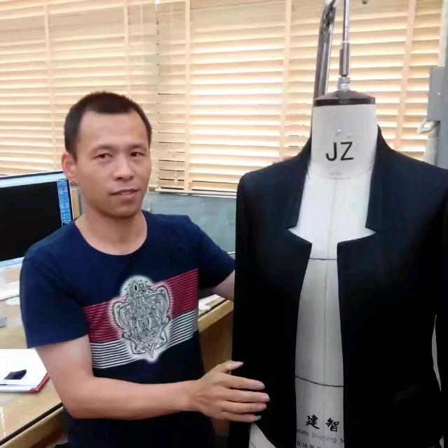 依着服饰