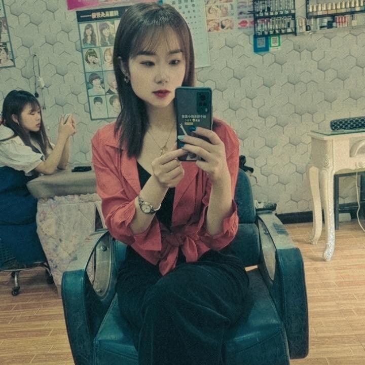 兴文县芳芳收长发+杜依妮