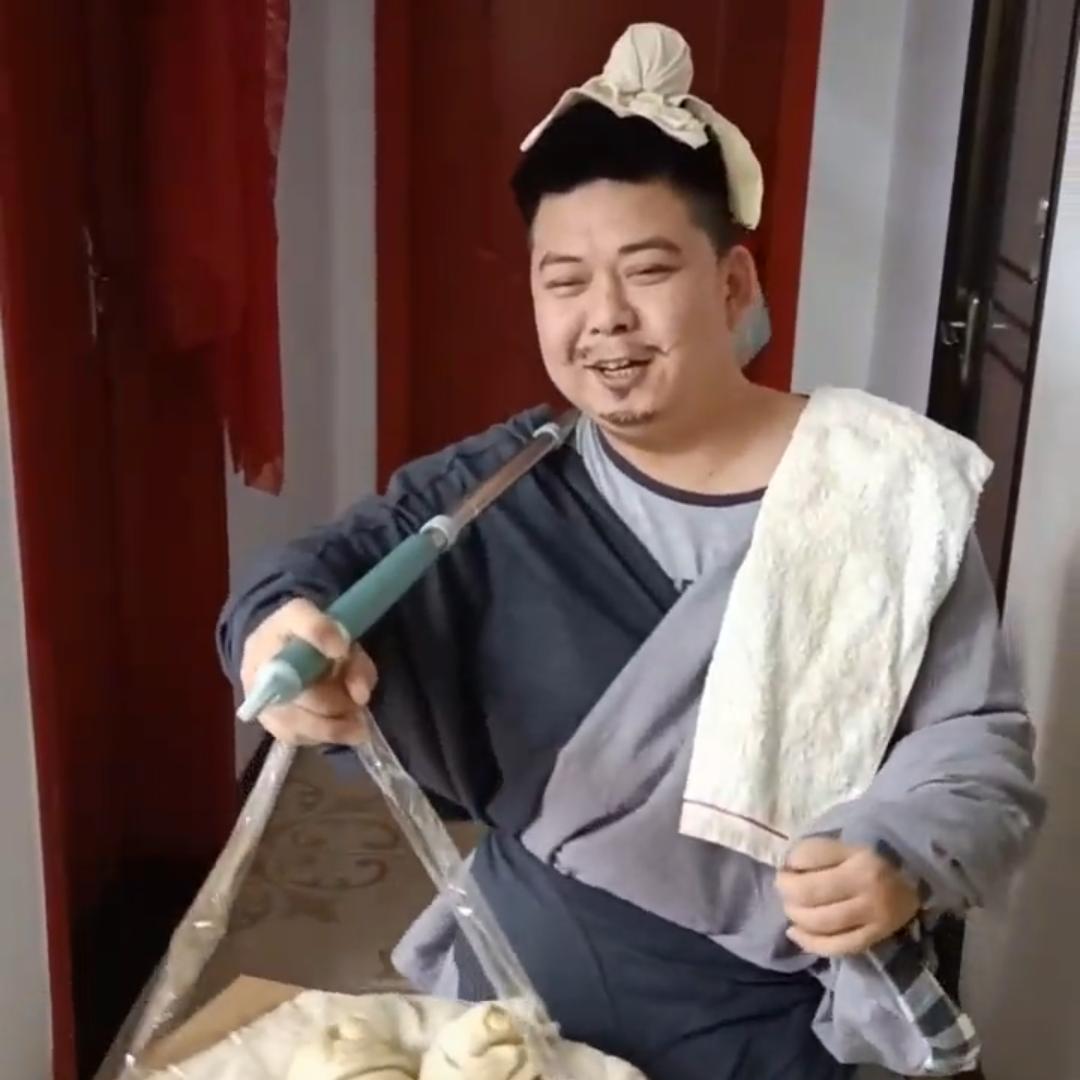 戈壁孤峰