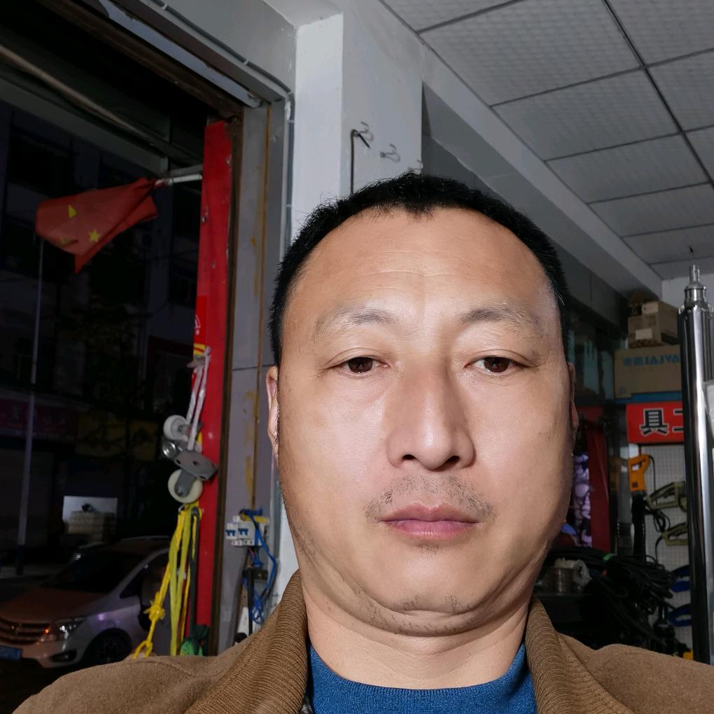 何氏木制工艺品店