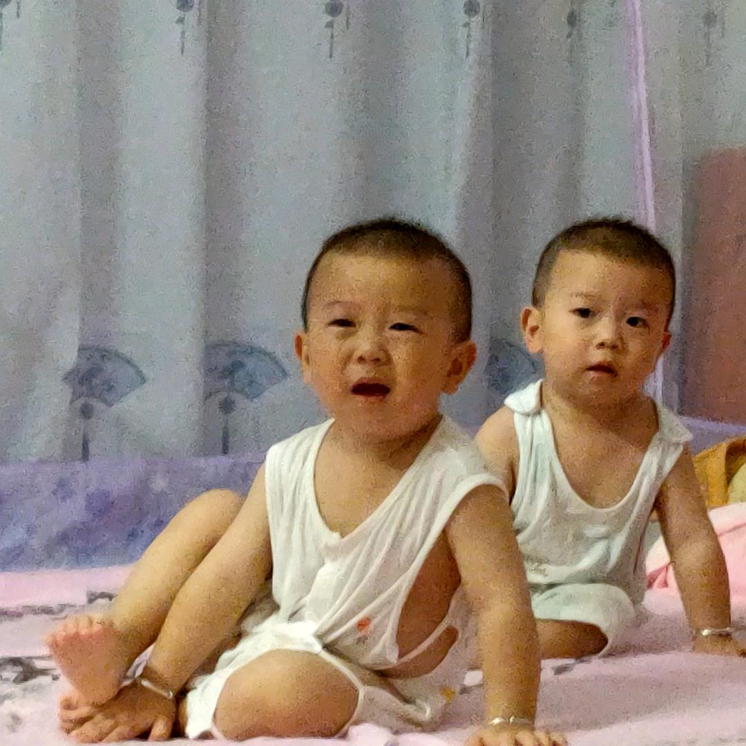 双胞胎妈妈小芬