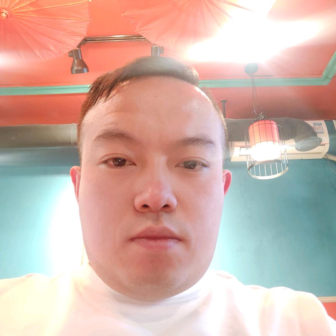 热爱唱歌的男孩