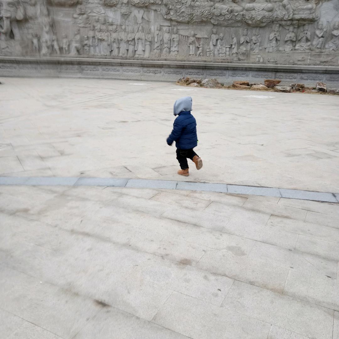 睌：霞