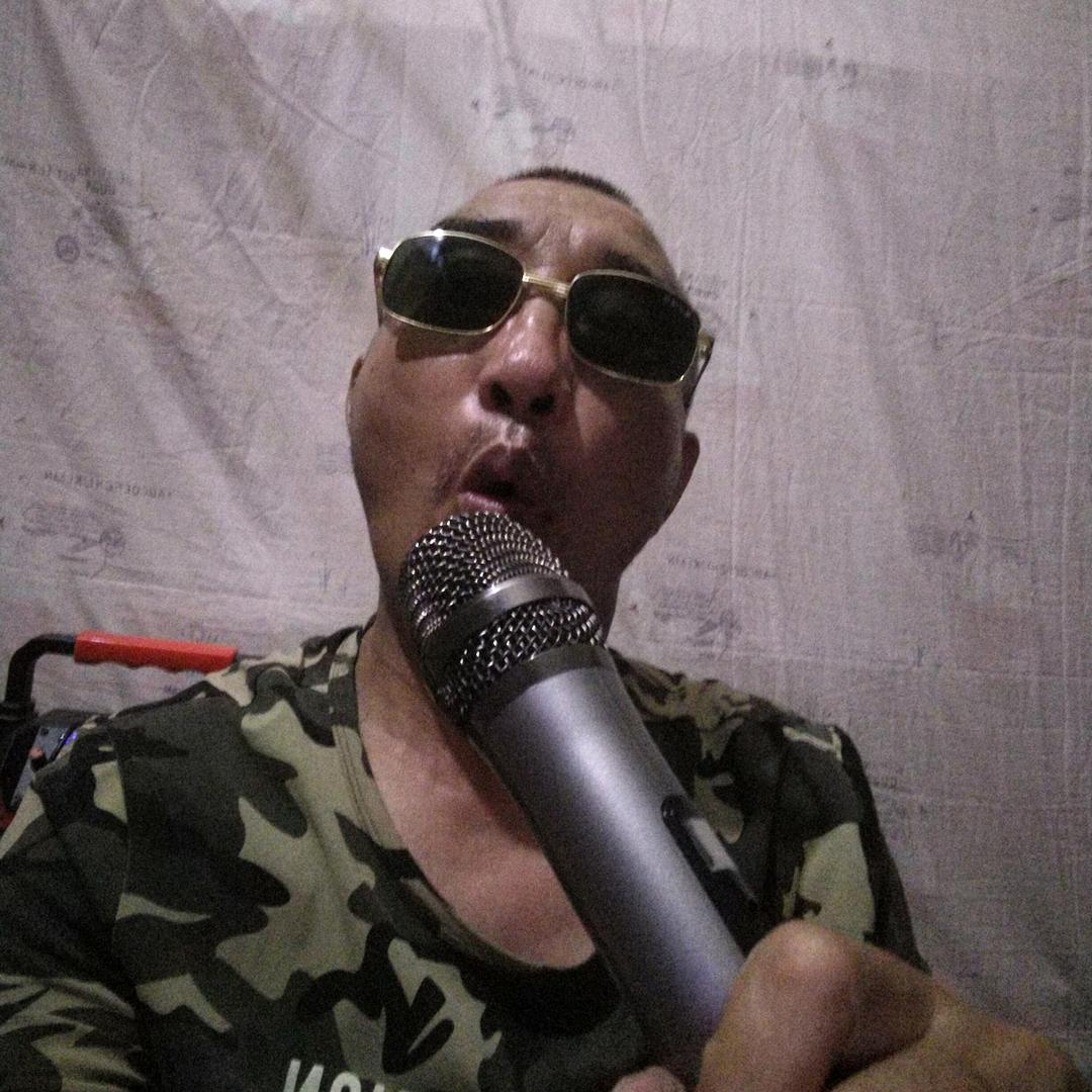 小帅，流浪歌手