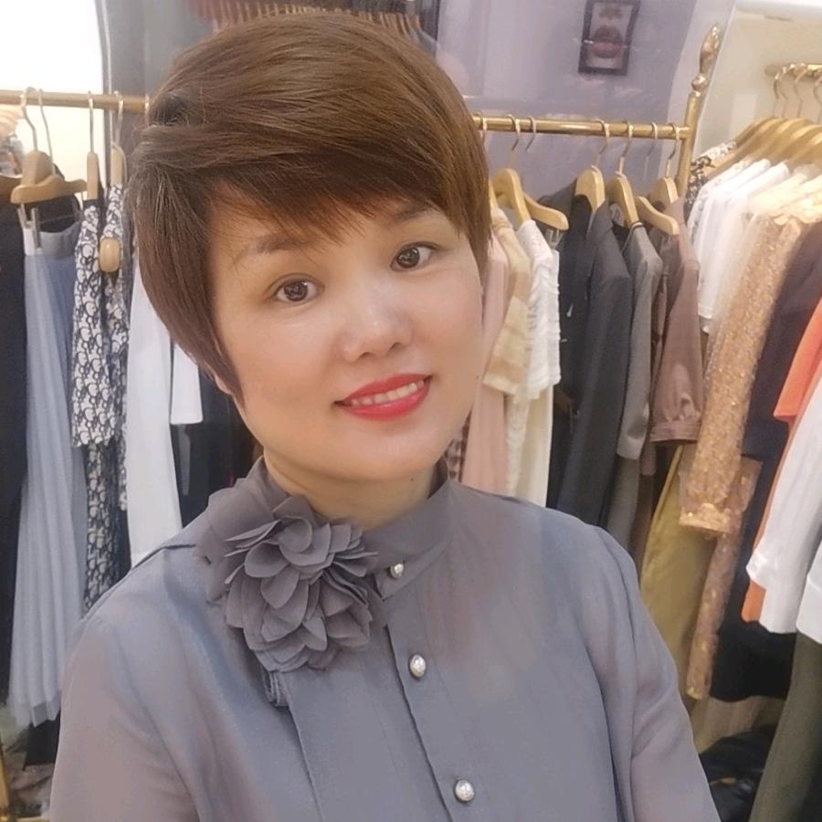 澄迈金江二姐柏雅轩.风笛女装