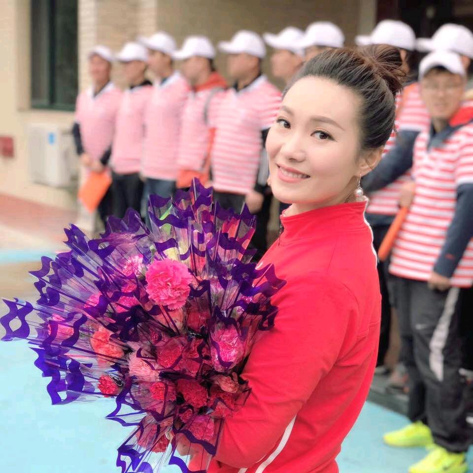 伊春莉姐
