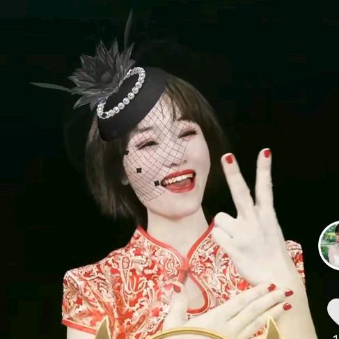 咪💅妞手舞