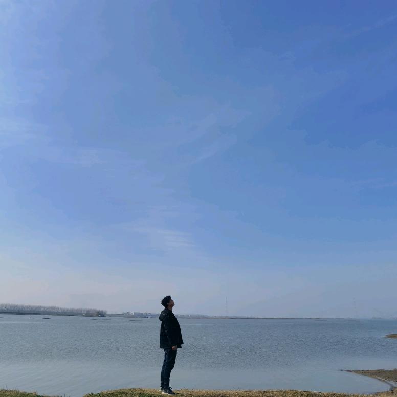 王、Y、H。